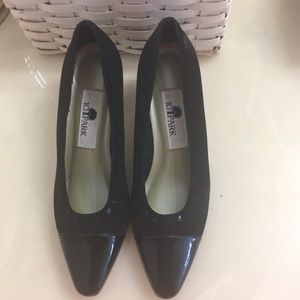 NWOT Vintage 10 Park Suede Heels